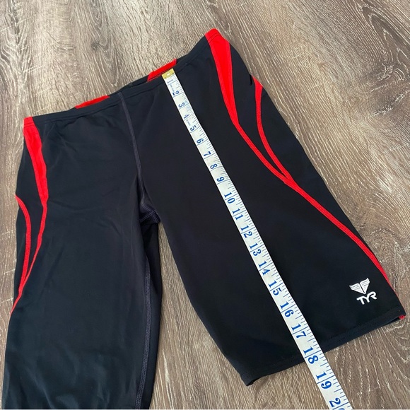 TYR Luxury Black & Red Cycling Shorts - Picture 8 of 11